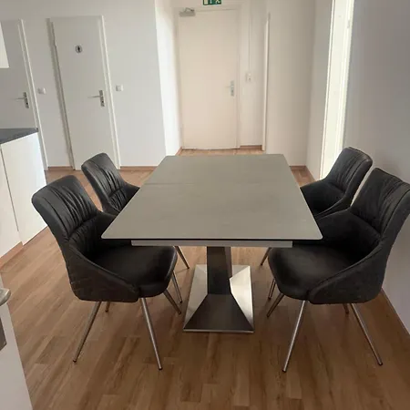 1 - 4 Personen - Gemeinschaftskueche - Gemeinschafts Bad Wc Apartment Leverkusen